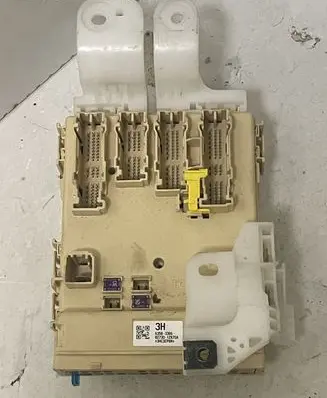 Toyota Auris E180 Fuse box set 8922102331