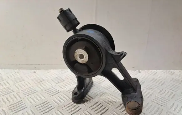 Toyota Avensis T270 Engine mount bracket 123710R060