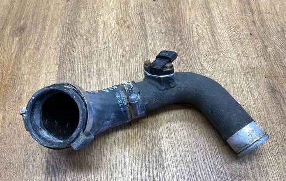 Air intake hose/pipe