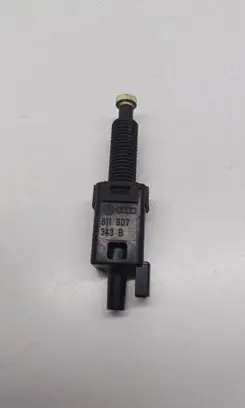 Volkswagen Golf IV Brake pedal sensor switch 811907343B