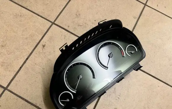 BMW 5 F10 F11 Speedometer (instrument cluster) 0263694123 9268408 17388410