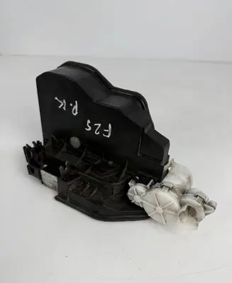 BMW X3 F25 Front door lock 7318411