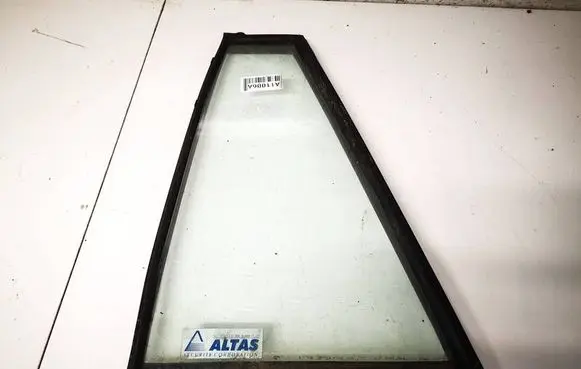 Suzuki Grand Vitara II Rear vent window glass 8467565J0