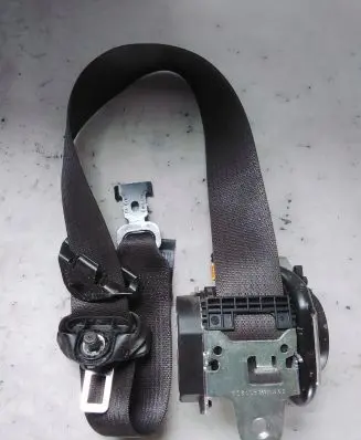 Opel Astra J Front seatbelt 617023600
