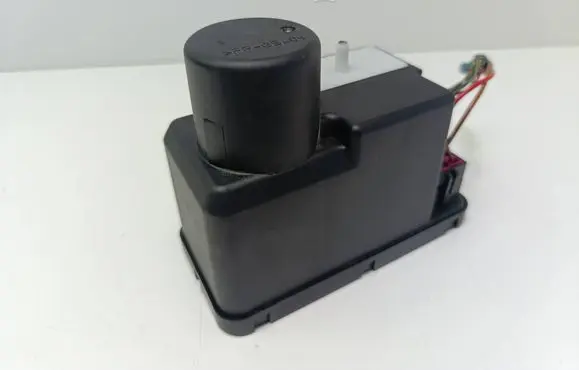 Audi A6 S6 C4 4A Central locking vacuum pump 4A0862257C