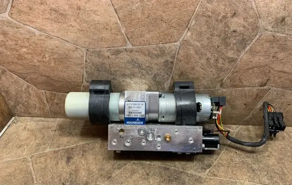 Mercedes-Benz SLK R172 Convertible roof hydraulic pump A1728000030