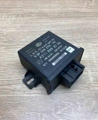 Mercedes-Benz E W211 Light module LCM A2118203226 5DF00827800