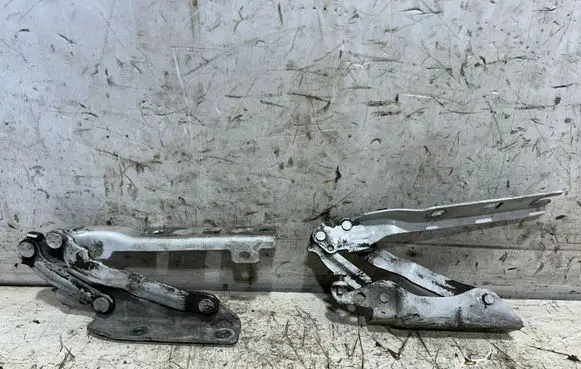 Volkswagen Golf V Engine bonnet/hood hinges 5K0823301B 5K0823302B