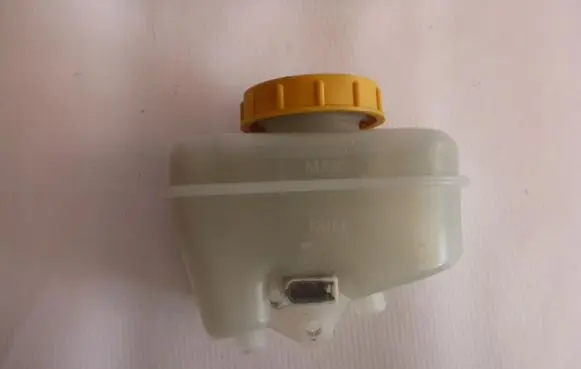 Subaru BRZ Brake fluid reservoir 