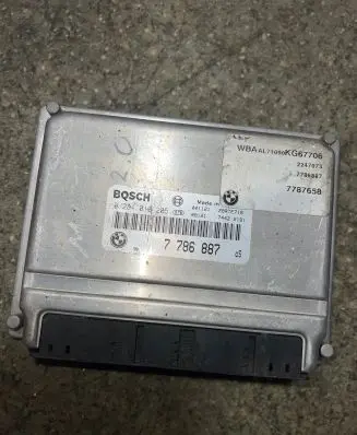 BMW 5 E39 Engine control unit/module 7786887 001121 09121