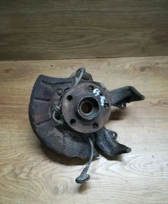Volkswagen Golf IV Front wheel hub