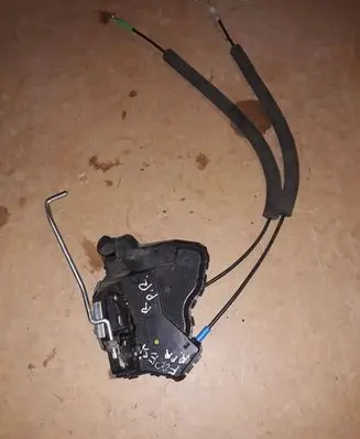 Subaru Forester SJ Front door lock 40207069