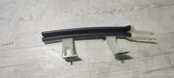 Opel Corsa F Front door windshield rail 9823208180