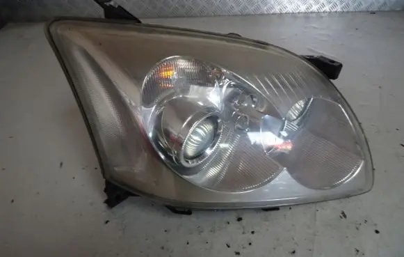 Toyota Avensis T250 Headlight/headlamp