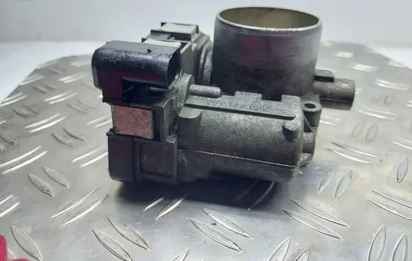 Volkswagen Touran I Throttle body valve 03C133062AKAS 03C133062A