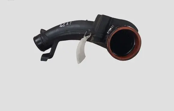 Volvo V40 Turbo air intake inlet pipe/hose 31233547 1070752S02