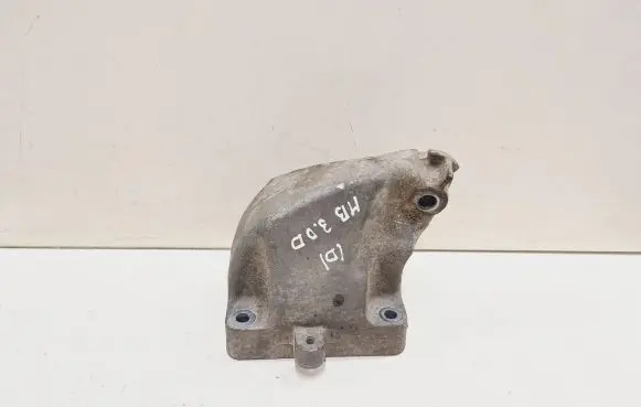 Mercedes-Benz R W251 Engine mounting bracket A6422230304 EAC46000