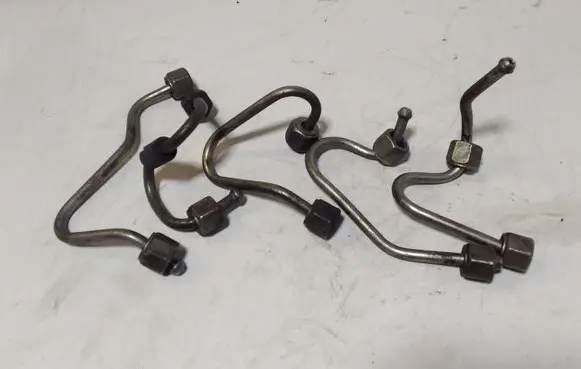 Nissan Qashqai+2 Fuel injector supply line/pipe 