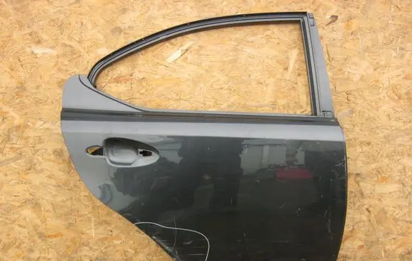 Lexus IS 220D-250-350 Rear door