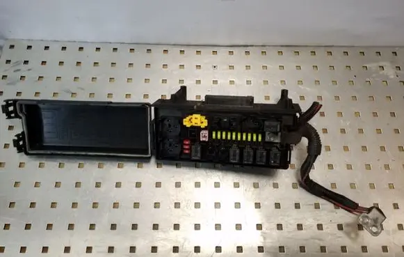 Jeep Grand Cherokee (WK) Fuse module 04692073AB