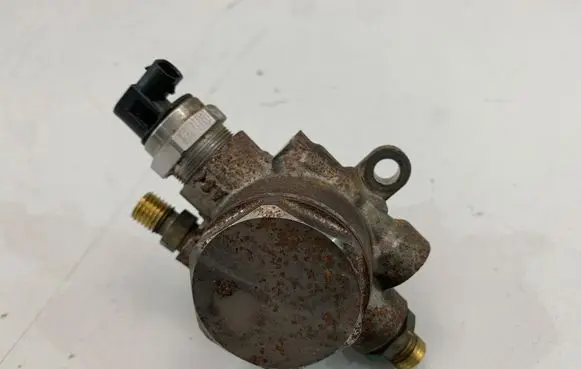 Audi A5 Fuel injection high pressure pump 06M127026H
