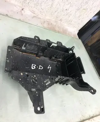 BMW X4 G02 Fuse box cover 6842403
