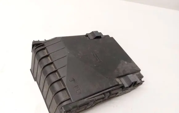 Volkswagen Scirocco Fuse box cover 1K0937132F 1K0937132G