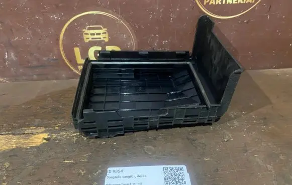 Volkswagen Touran I Fuse box cover 1K0937132F