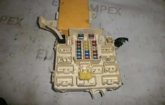 Lexus IS 200-300 Fuse box set 8922153100 2440000400