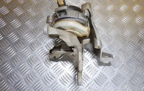 Audi Q7 4M Engine mount bracket 4M0399202E