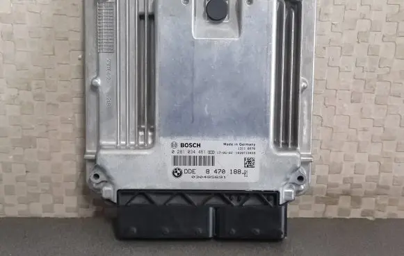 BMW 4 F36 Gran coupe Engine control unit/module 8470188