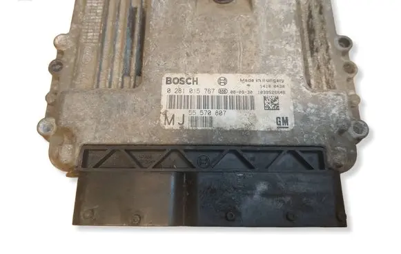 Opel Zafira B Engine control unit/module ECU 0281015767 55570807