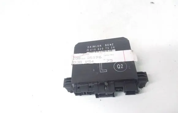 Mercedes-Benz E W210 Door control unit/module 2108207526