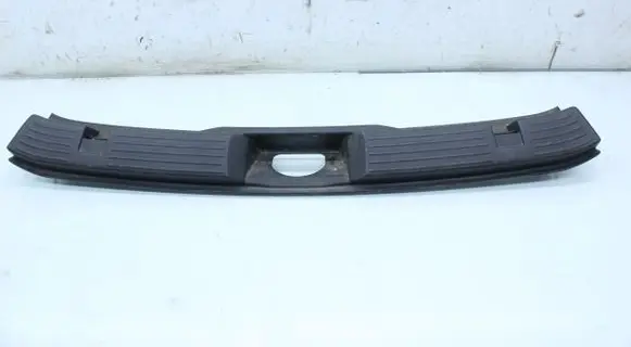 Trunk/boot sill cover protection