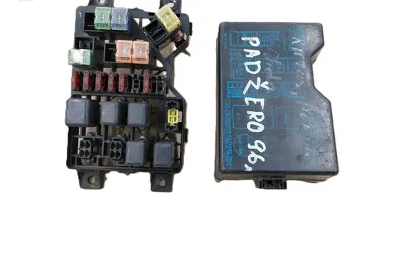 Mitsubishi Pajero Fuse module MR142438 MA6880