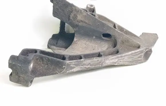 Volkswagen Transporter - Caravelle T5 Engine mounting bracket 7H0199370N 7H0199370