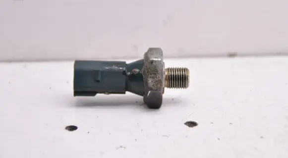 Volkswagen Touran I Oil pressure sensor 03C919081