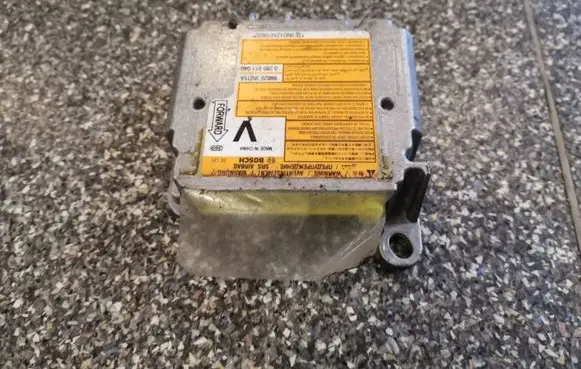 Nissan Leaf I (ZE0) Airbag control unit/module 988203ND1A 0285011040
