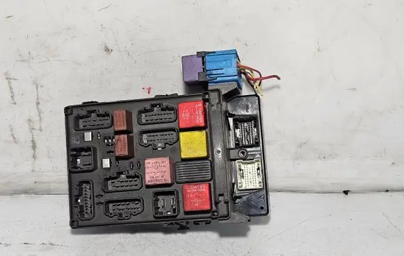 Renault Espace - Grand espace IV Fuse module 8200315957