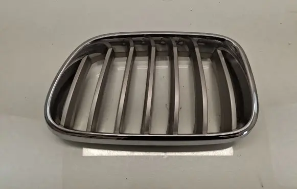 BMW X3 F25 Front bumper upper radiator grill 7210725