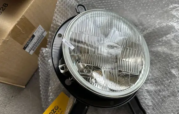 Nissan Patrol Y60 Headlight/headlamp B606008J10