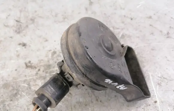 Volkswagen PASSAT B7 Horn signal A046522