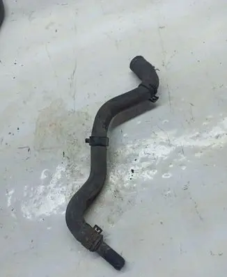 Volkswagen PASSAT B6 Engine coolant pipe/hose