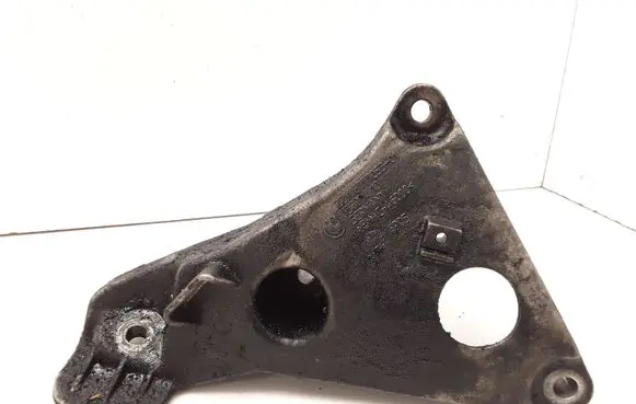 BMW 5 E60 E61 Engine mounting bracket 22116777053 6777053