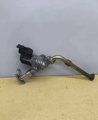 BMW 3 E92 E93 EGR valve 7563241 176808006 5M11