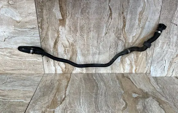 Volvo C40 Engine coolant pipe/hose 32138736
