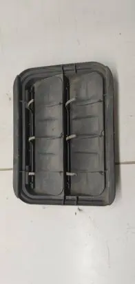 Renault Kadjar Quarter panel pressure vent 7700838358