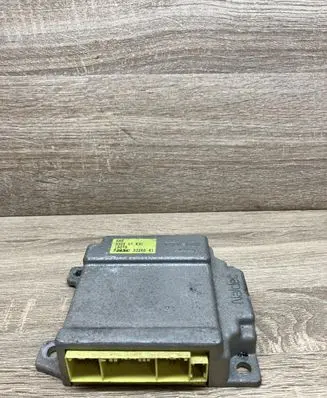 Mazda 323 F Airbag control unit/module B30E57K30 3326641