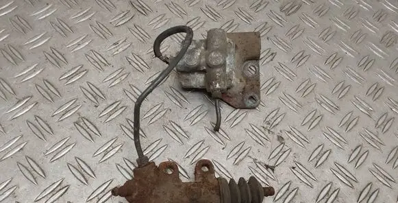 Toyota RAV 4 (XA20) Clutch slave cylinder 