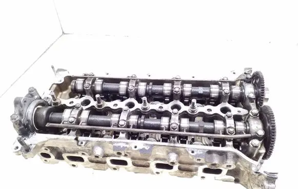 Toyota Avensis T250 Engine head 